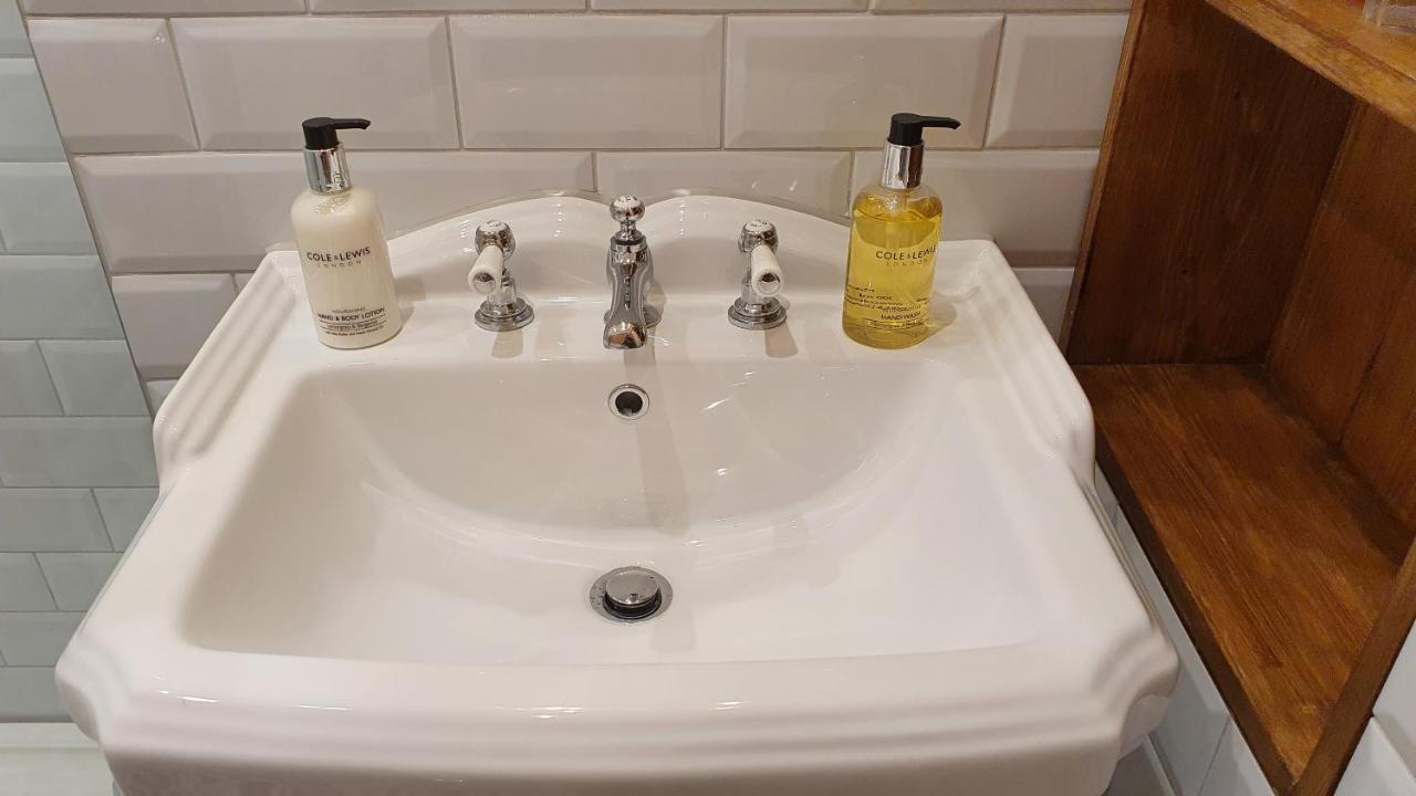 Abbeyfield Vintage Style Boutique B&B Торки Екстериор снимка
